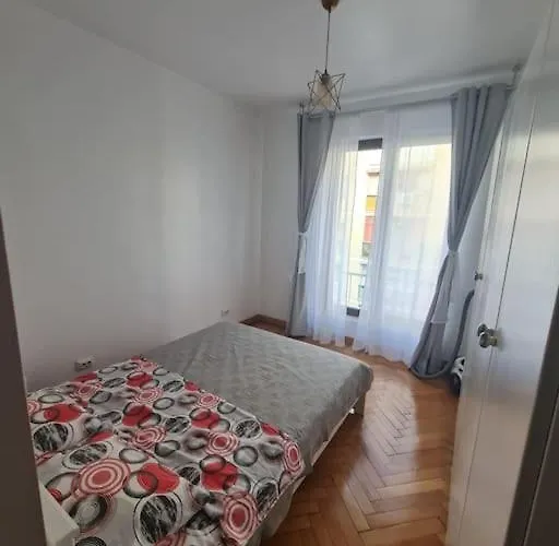 2 Bdrm At Parliament Palace Apartament